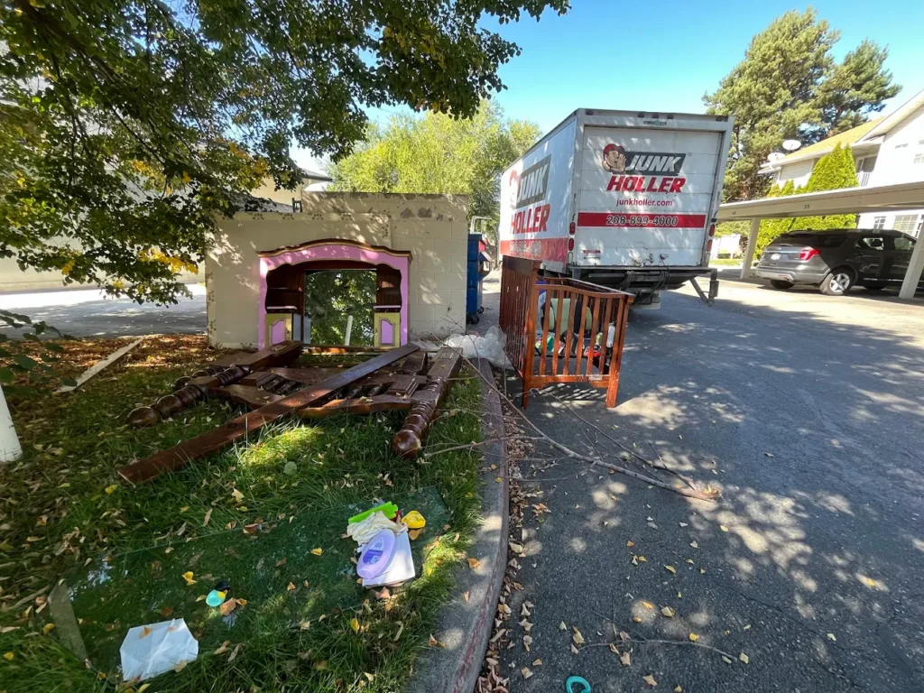 junk holler pick up in the Winstead Park area of Boise, ID